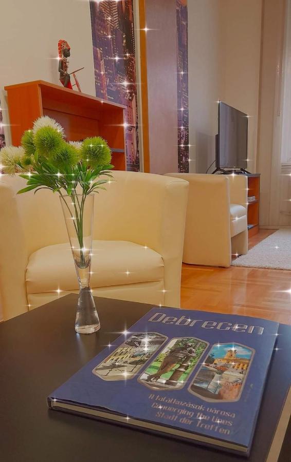City Life Apartment เดเบรตเซน ภายนอก รูปภาพ